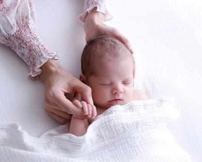 Ollie and Echo | Muslin Frill Swaddle White