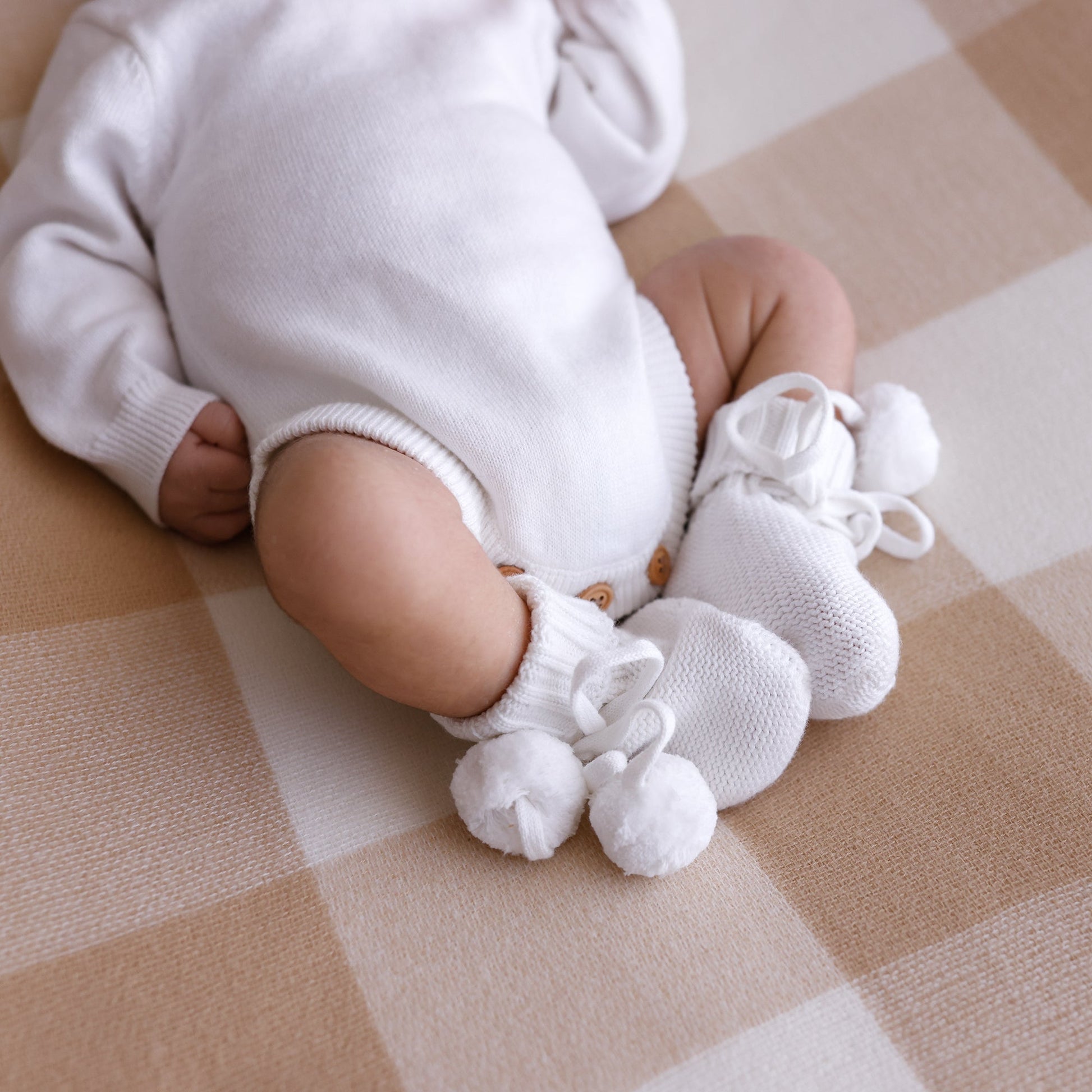 Ollie and Echo | Knitted Baby Botties White