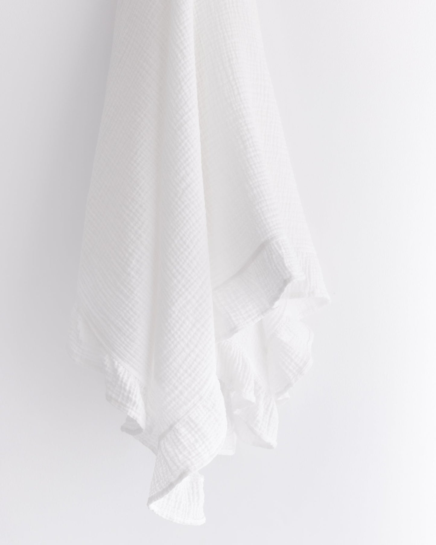 Ollie and Echo | Muslin Frill Swaddle White