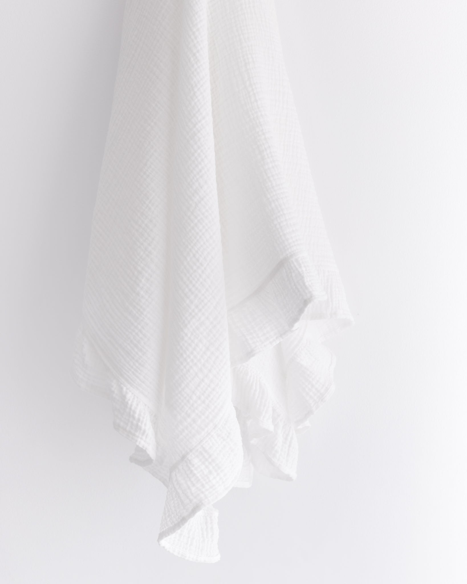 Ollie and Echo | Muslin Frill Swaddle White