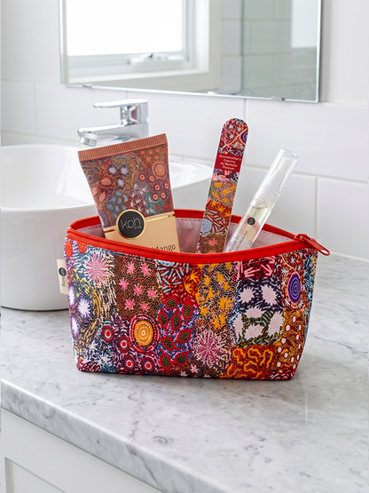 Native Mango & Macadamia gift set with Grandmother's Country artwork by Michelle Possum, Koh Living (view 3)