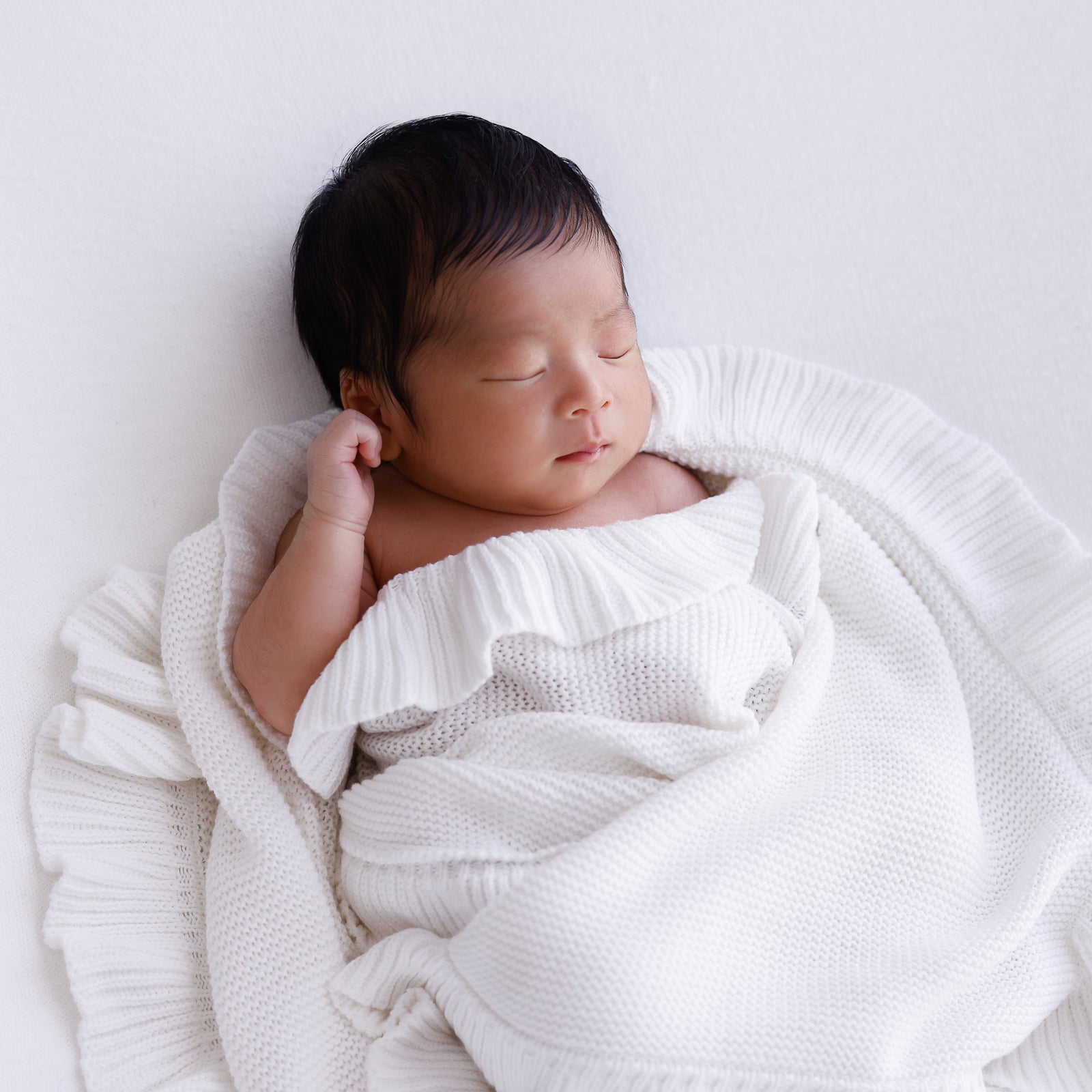 Ollie and Echo | Knitted Frill Blanket