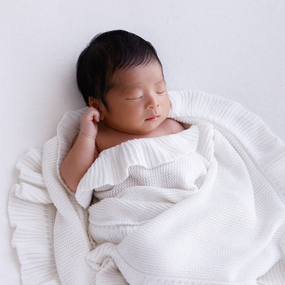 Ollie and Echo | Knitted Frill Blanket